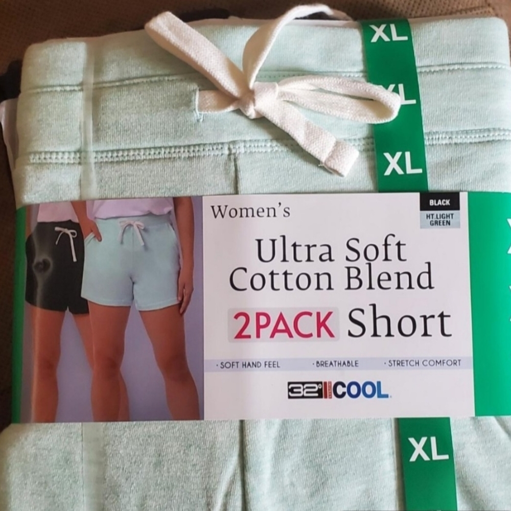 32 Degrees Athletic Shorts Black and Green Moisture-Wicking Comfort